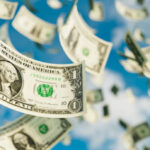 تراجع الدولار لادنى مستوى له في الاسابيع الأخيرة  