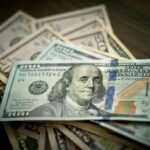  مؤشر الدولار الامريكي  ينخفض لادنى مستوياته منذ 2022 وسط ضغوط سياسية