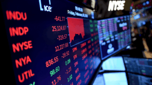 كيف تختار أفضل وسيط لتداول الأسهم الأمريكية؟ دليل المتداول الذكي