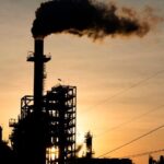 النفط ينتعش بعد خمس جلسات من التراجع.. استقرار الطلب الأميركي ومحادثات محتملة تخفف التوترات الجيوسياسية