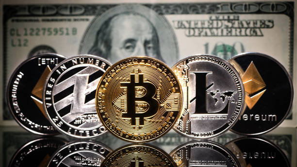 البيتكوين تحطم رقمًا قياسيًا جديدًا والذهب يصعد مع تراجع النفط والدولار