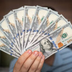 انخفاض الدولار الأمريكي وتذبذبه أمام العملات الرئيسية – الأحد 7 سبتمبر 2025