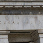 هل يُقدم الفيدرالي على خفض الفائدة في سبتمبر؟ قراءة نقدية للتوقعات