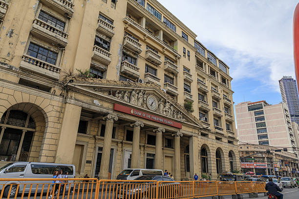 البنك المركزي الفلبيني يواصل سياسة التيسير بخفض ثالث للفائدة