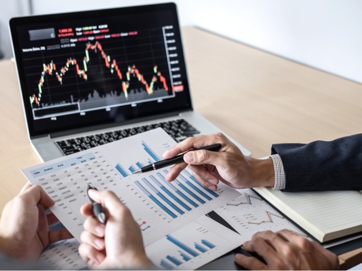 أساسيات التداول عبر الإنترنت: الدليل الشامل للمبتدئين