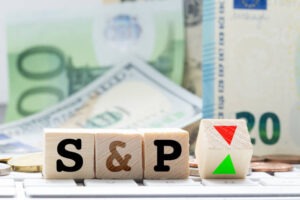 شركات S&P 500 بين ضغوط التعريفات الجمركية واستراتيجيات الصمود