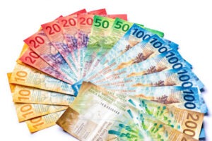 الدولار الأمريكي يحافظ على استقراره وسط ترقب الأسواق لقرارات البنوك المركزية 