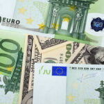 اليورو يتراجع أمام قوة الدولار مع تزايد الشكوك حول مسار الفائدة