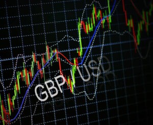 الجنيه الإسترليني يرتفع لأعلى مستوى منذ يوليو مدفوعًا بقوة سوق العمل البريطانية