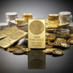 الذهب يتراجع عن قمّته التاريخية مع جني الأرباح وارتفاع الدولار الأمريكي