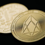 عملة إيوس تسجّل تراجعًا حادًا يتجاوز 10% وسط ضغوط واسعة على سوق العملات الرقمية