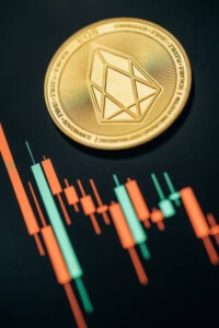عملة إيوس تسجل ارتفاعاً يومياً لافتاً بأكثر من 15%