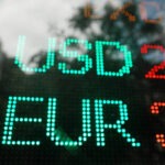 الدولار الأمريكي يواصل الصعود ويضغط على اليورو مع ترقب الأسواق لقرارات الفائدة الأوروبية