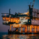 النفط يرتفع بقوة بعد قرار أوبك+ بزيادة محدودة في الإنتاج لشهر نوفمبر