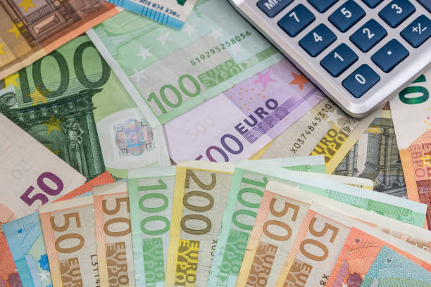   اليورو يرتفع مع ضعف الدولار وسط إيجابية سياسية في فرنسا اليوم 15 أكتوبر 