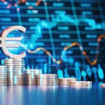 اليورو يتراجع والدولار يستعيد زخمه قبيل قرارات الفيدرالي والمركزي الأوروبي