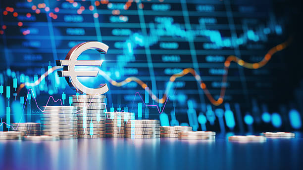 اليورو يتراجع والدولار يستعيد زخمه قبيل قرارات الفيدرالي والمركزي الأوروبي