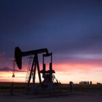 النفط يتراجع رغم التوترات الجيوسياسية وسط مخاوف تباطؤ الطلب العالمي