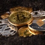 العملات المشفّرة تتراجع مجددًا وسط حذر الأسواق وتصريحات الفيدرالي