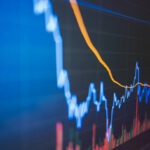 النفط يتراجع في آسيا مع ارتفاع المخزونات الأمريكية وتزايد التفاؤل بشأن اتفاق السلام الأوكراني