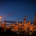 الغاز الطبيعي يتراجع 2.5% وسط قوة الدولار وصعود أسعار النفط