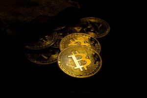 بيتكوين يواصل التعافي بدعم تشريعات مرتقبة وعمليات شراء مؤسسية