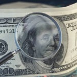 توقف زخم الدولار واليورو يتعافى حذرًا مع ترقّب بيانات الفائدة الأمريكية والأوروبية