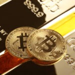 تراجع العقود الآجلة للأسهم الأمريكية وسط انهيار الذهب والفضة واستمرار ضغوط البيتكوين