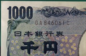 هدوء حذر في العملات الآسيوية.. الين يرتد والدولار يستفيد من توتر الشرق الأوسط