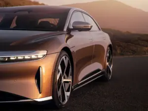 سهم لوسيد يتراجع 7% في جلسة واحدة… بين ضغوط الواقع وفرصة صعود تتجاوز 50%