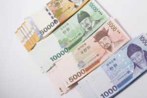 توقعات الوون الكوري 2026: هل تدعم طفرة أشباه الموصلات صعود العملة؟