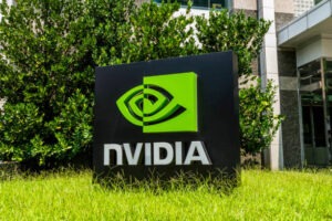أسهم Nvidia وAMD تتراجع بعد تقارير عن قيود أمريكية جديدة على صادرات رقائق الذكاء الاصطناعي إلى الصين