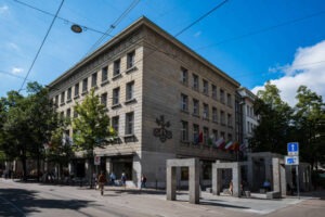 نتائج قوية ليو بي إس في الربع الرابع تعزز الثقة وتفتح الباب لإعادة شراء أسهم بـ3 مليارات دولار