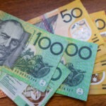 ضغط على الدولار الأسترالي مع عودة الطلب على العملة الأمريكية