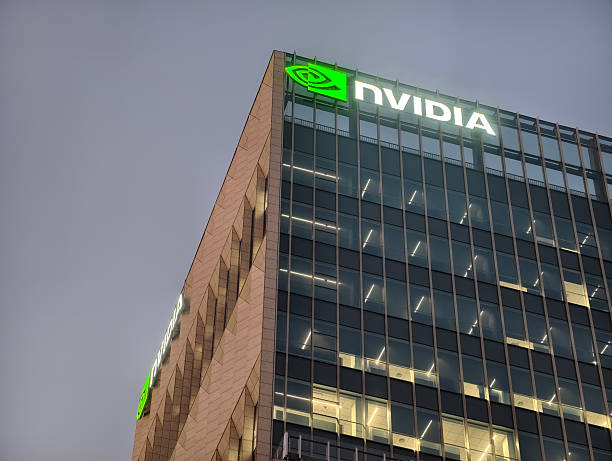 أسهم Nvidia وAMD تتراجع بعد تقارير عن قيود أمريكية جديدة على صادرات رقائق الذكاء الاصطناعي إلى الصين
