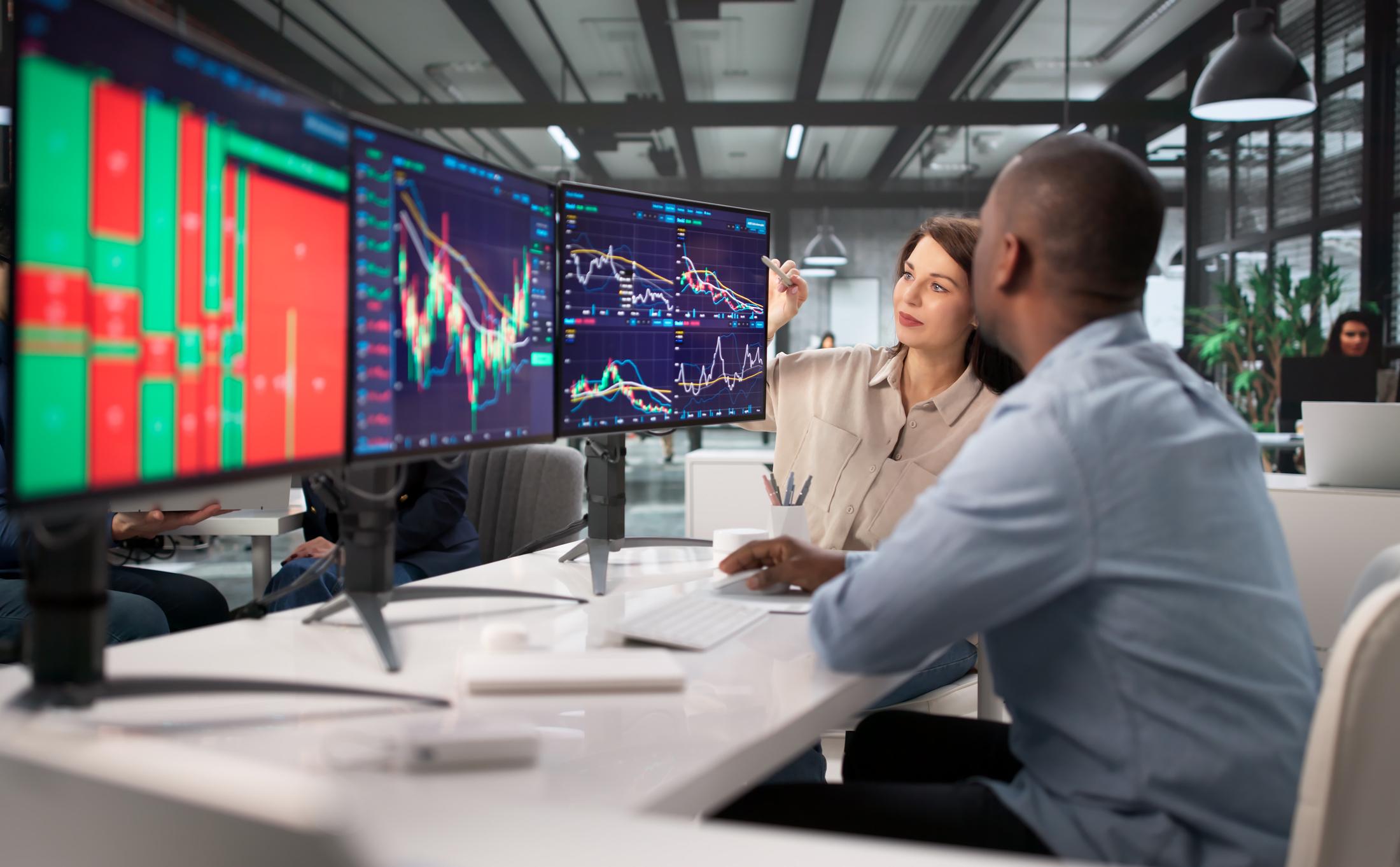 منصة تداول مرخصة: كيف تختار الأفضل لعام 2026