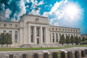 الدولار يعاود الصعود في مصر مع استمرار التوترات الجيوسياسية