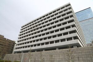 الين الياباني يتراجع لأدنى مستوى في أسبوع.. قوة الدولار وضغوط الفيدرالي تتصدر المشهد