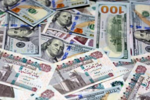 لماذا يتقلب الجنيه المصري بقوة أمام الدولار؟ 5 أسباب رئيسية وتوقعات البنوك لمستقبل العملة