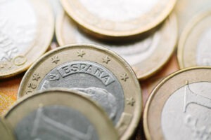 اليورو يهبط إلى أدنى مستوى في 4 أشهر مع صدمة الطاقة وتصاعد الحرب في الشرق الأوسط