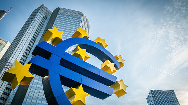 تراجع اليورو مقابل الدولار مع تصاعد التوترات في الشرق الأوسط وارتفاع أسعار الطاقة