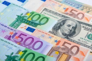 الين يتراجع والدولار يواصل الصعود مع تصاعد التوترات وارتفاع النفط