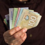 الدولار الكندي يظهر صموداً رغم ضعف البيانات… لكن المخاطر المتوسطة تضغط على التوقعات