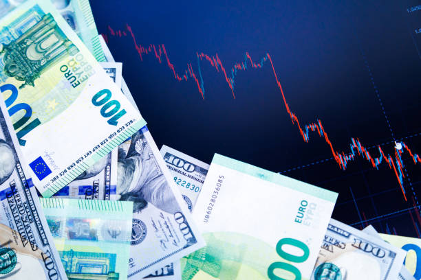 اليورو يتراجع إلى أدنى مستوى في 3 أسابيع… والدولار يواصل الصعود بدعم التوترات وترقب المركزي الأوروبي