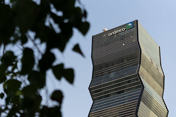 أرامكو تتماسك قرب القمم السنوية وسط زخم شرائي قوي وضغوط مقاومة فنية وترقب لمستقبل الطاقة