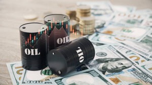 النفط يرتفع بقوة مع تصاعد أزمة مضيق هرمز ومخاوف الإمدادات