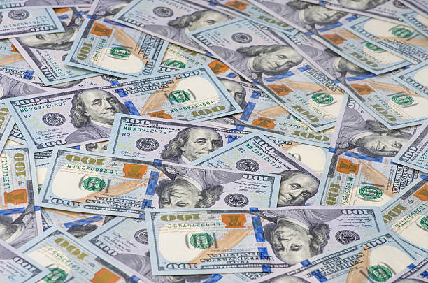 الدولار الأمريكي… مركز الجاذبية الذي يعيد تشكيل أسواق العملات