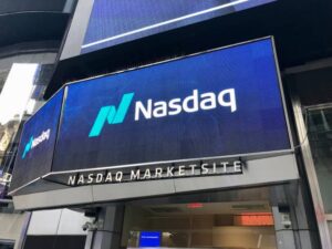 وول ستريت تنتعش بقوة: أرباح قياسية ومكاسب مزدوجة لمؤشرات S&P 500 وناسداك