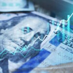 الدولار يتمسك بالمكاسب وسط تصاعد التوترات وترقب مصير مفاوضات واشنطن وطهران