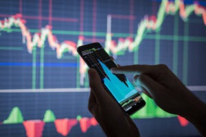 الأسهم الأوروبية تهبط بقوة مع تصاعد التوترات وارتفاع النفط فوق 106 دولارات